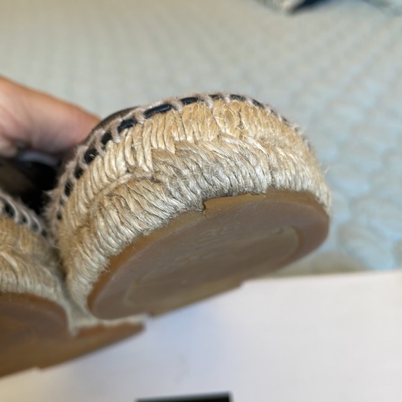 Authentic CHANEL LEATHER ESPADRILLES
38 - Picture 9 of 9